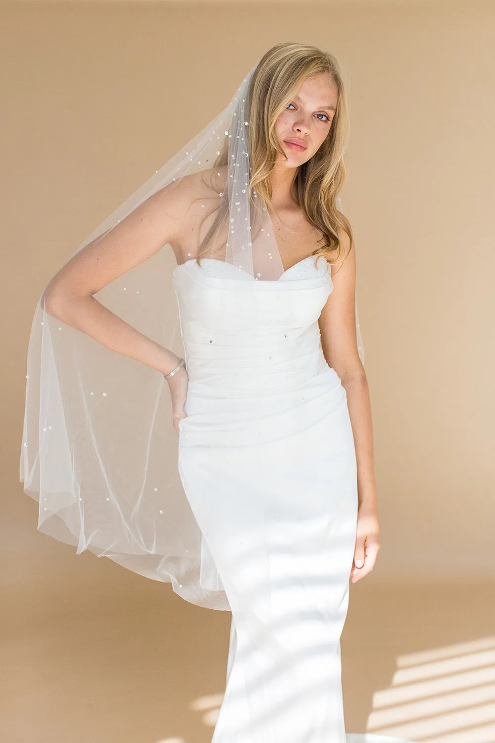 IONE FINGERTIP VEIL & CASCADING RAINDROP PEARLS & CRYSTALS
