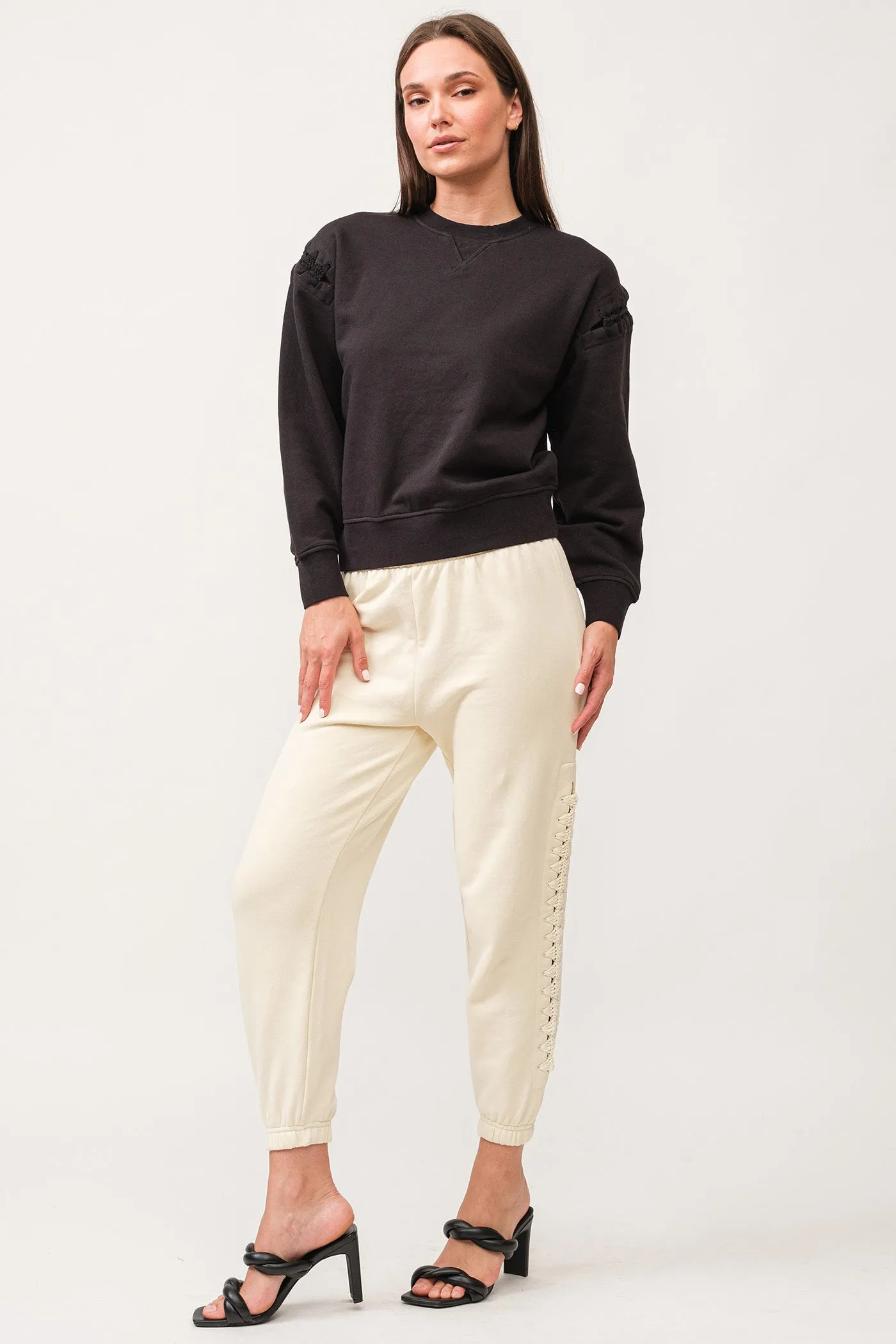 LUCINDA CREW NECK LONG SLEEVE RELAXED FIT SWEATER BLACK