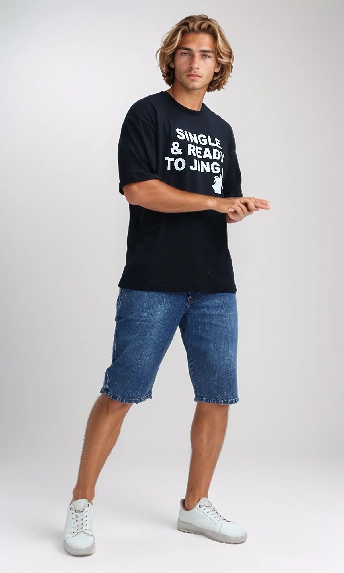O198310 - Regular Fit Slip On Black Printed Tee