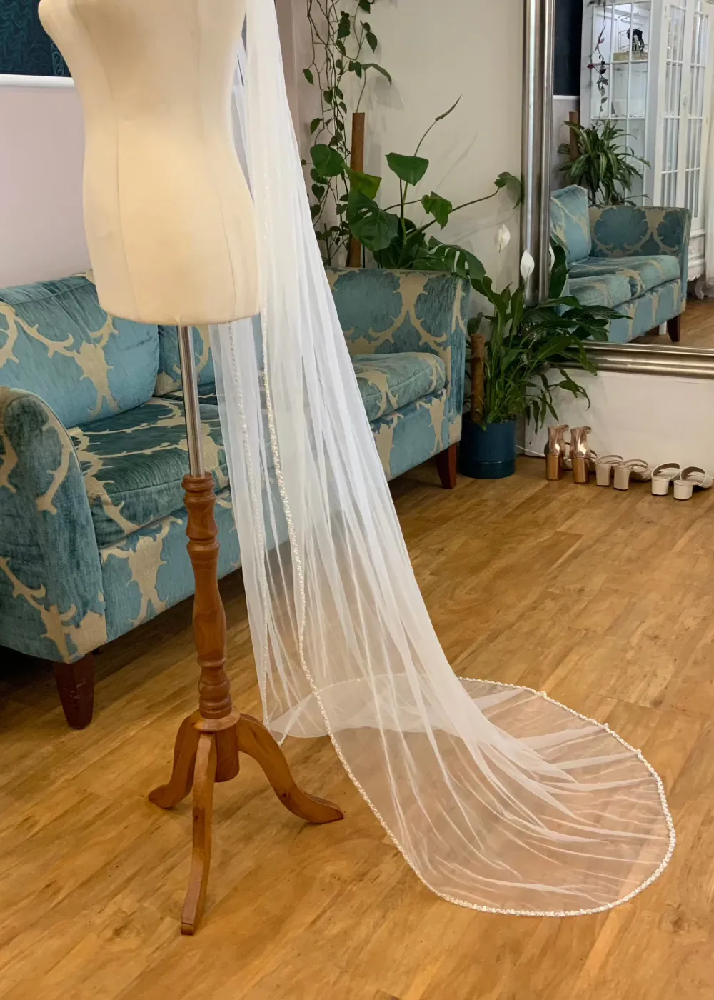 Pearl and sequins trim veil in ivory Express NZ wide