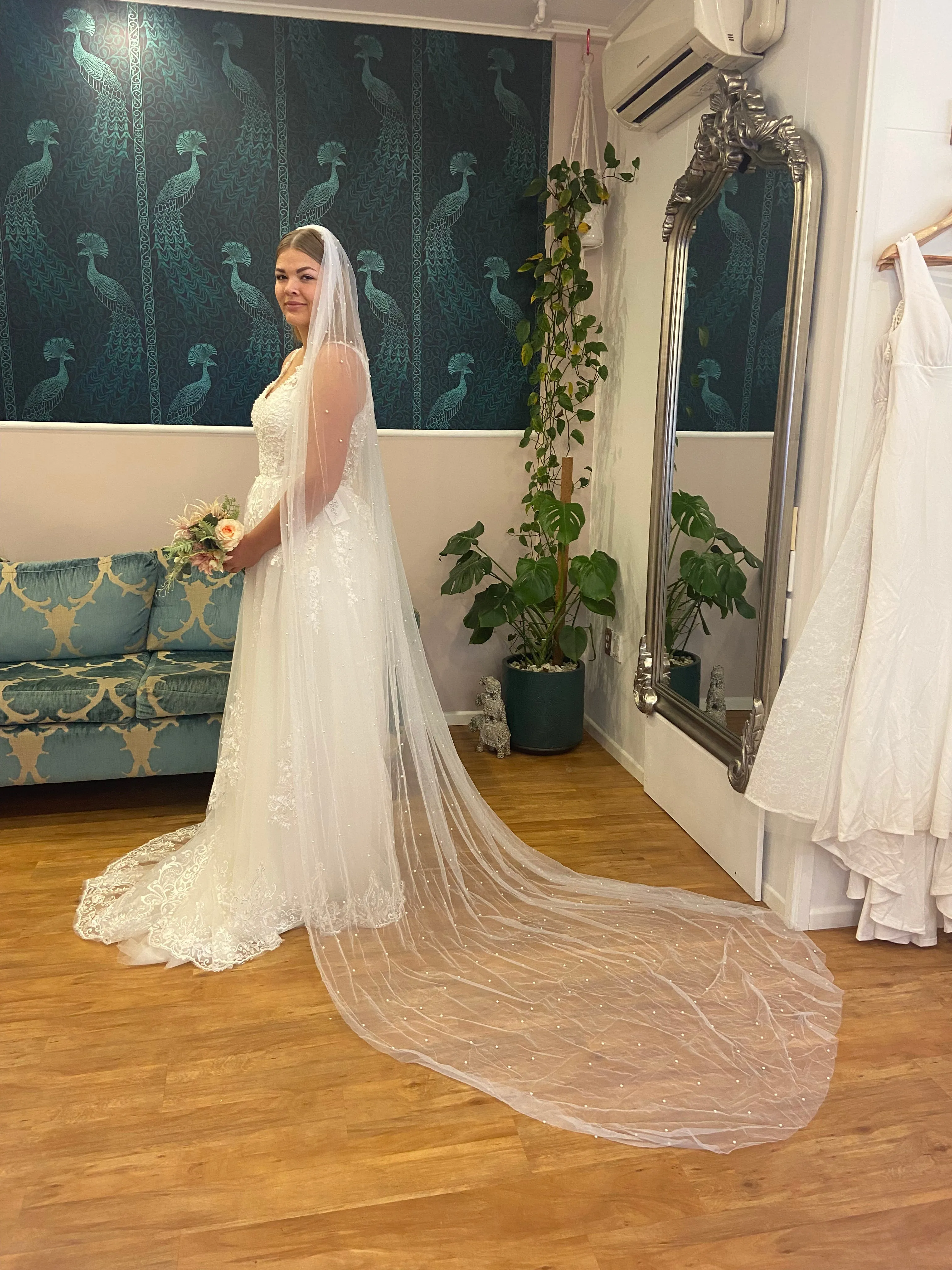 Pearl veil in ivory Express NZ wide
