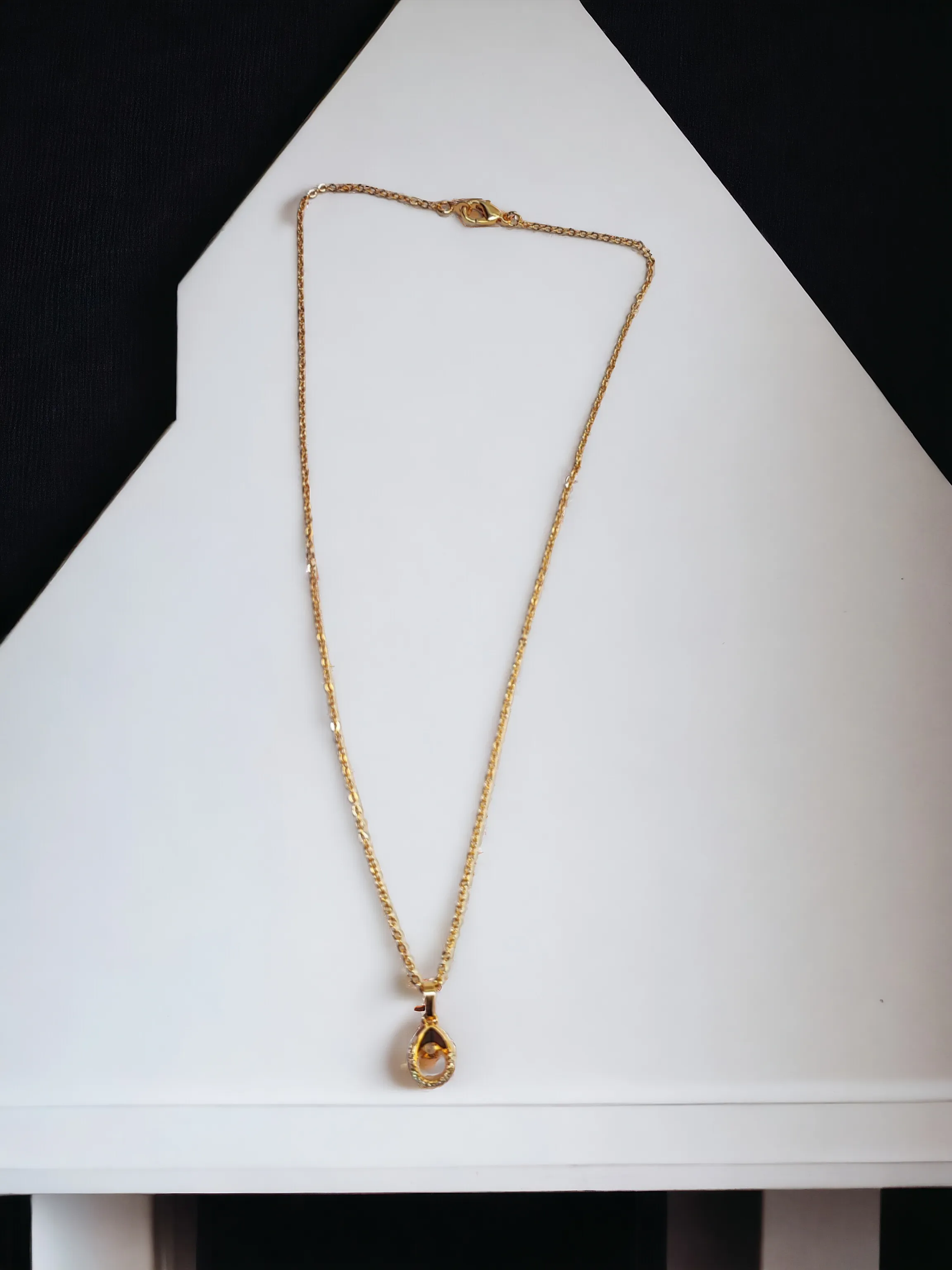 Pearlfect Forever Flowing Locket