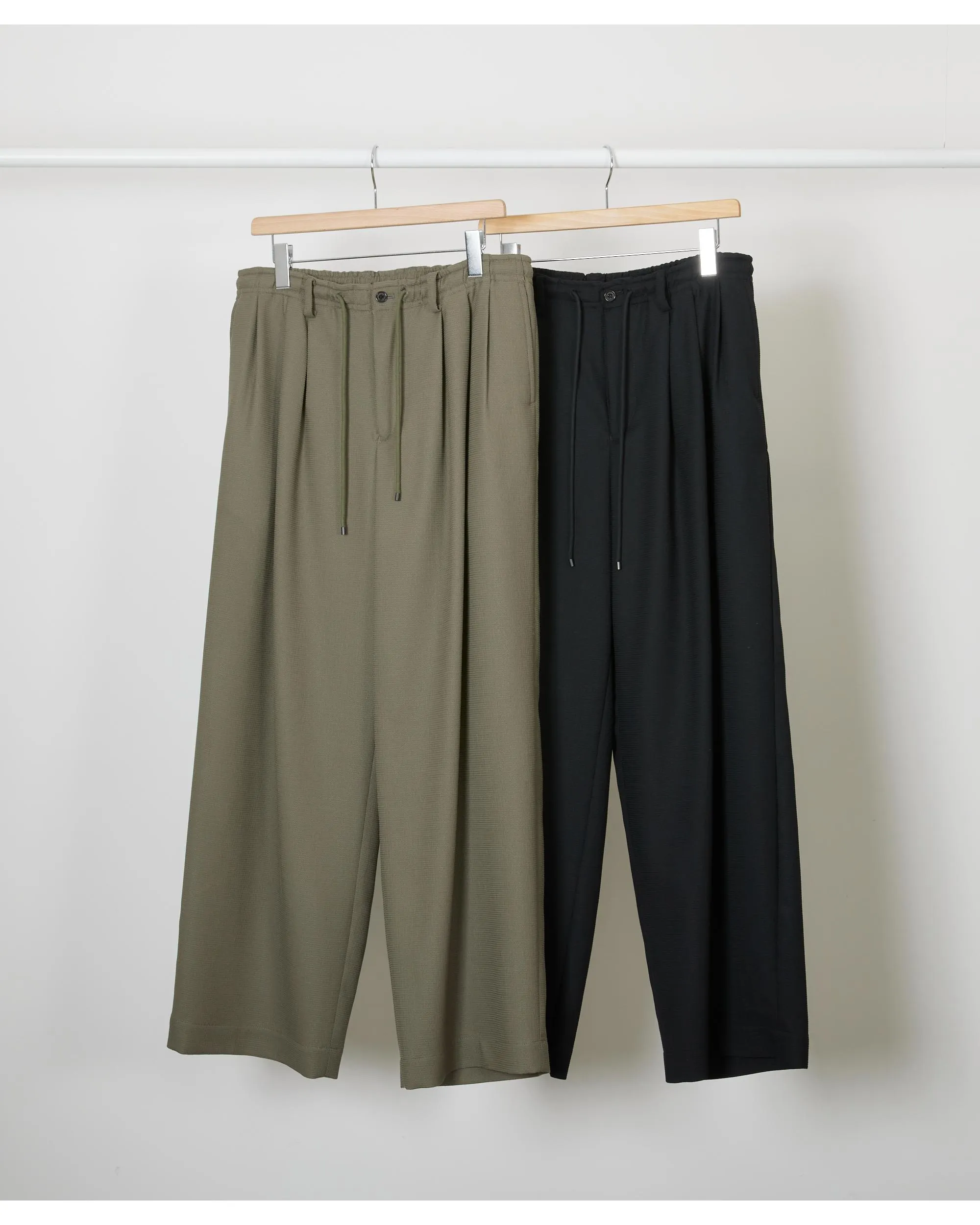 TRIPLE PLEATED EASY TROUSERS